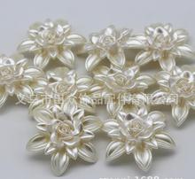 巧(qiao)手匠心，藝(yi)境花(hua)葉(ye) 工(gong)藝(yi)品(pin)中的(de)自(zi)然(ran)美學